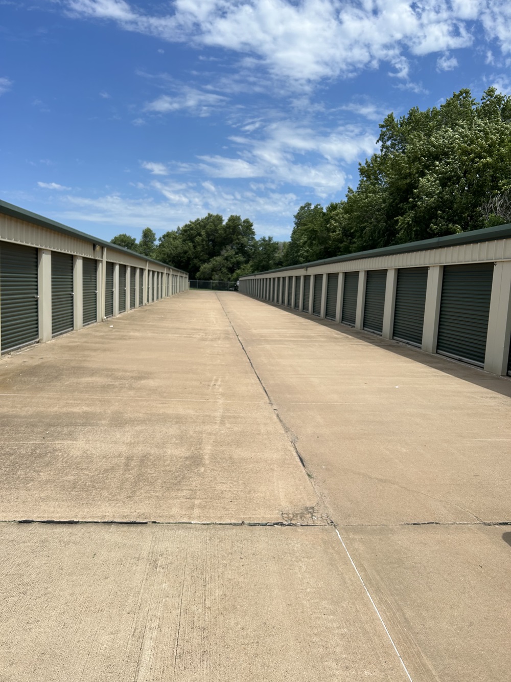 West Willow Mini Storage 1614 W. Willow Road Enid, OK 73703